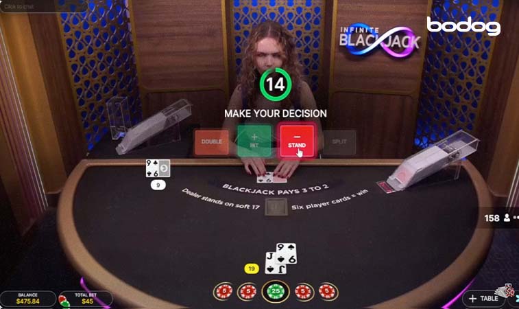 Mesa de Infinite Blackjack con botones de double, hit, stand y split
