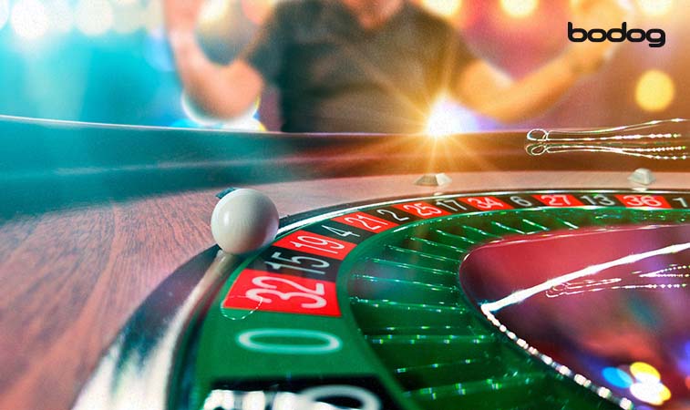 una ruleta con una bola encima
