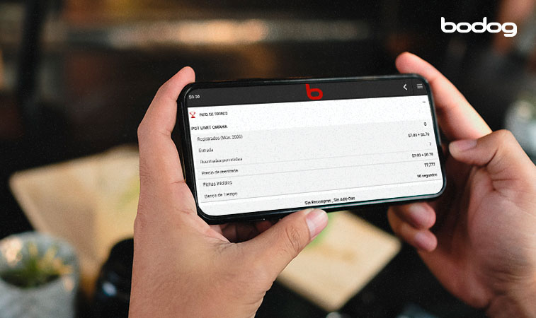 Móvil con la información de valores de mesas en Bodog