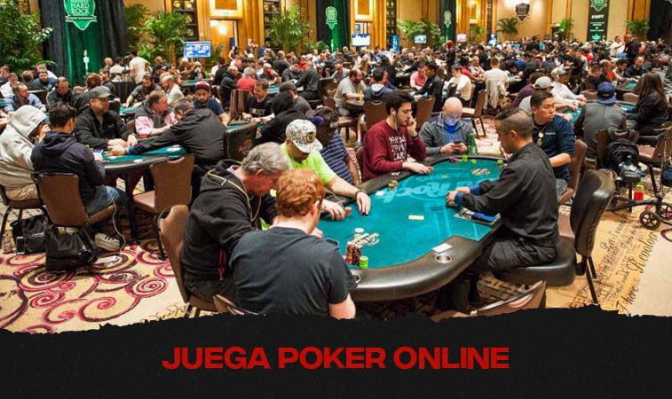 Torneo de poker con varias mesas llenas