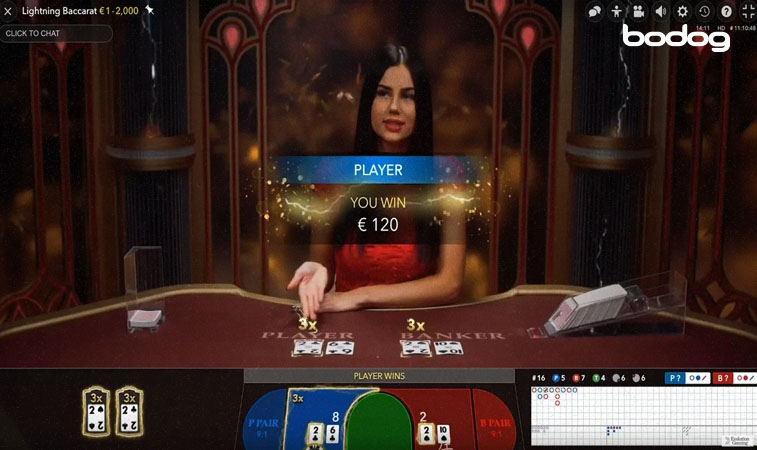 Pantalla de Lightning Baccarat en vivo con anuncio de ganador