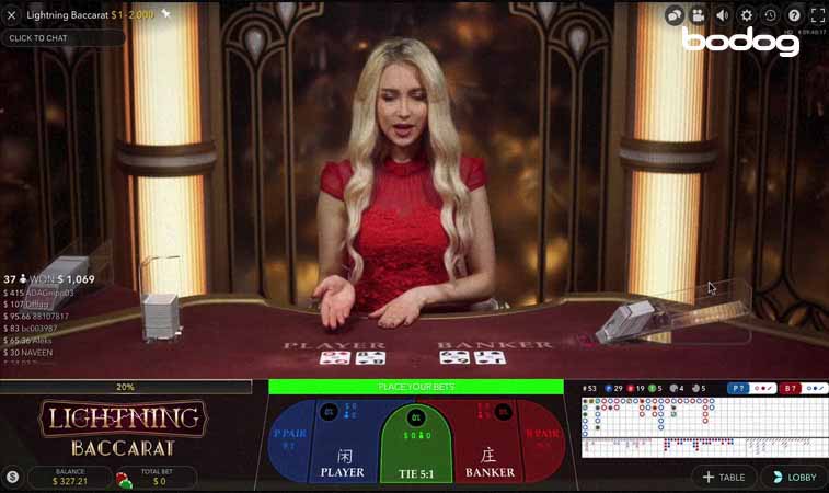 Crupier en juego de Lightning Baccarat en vivo