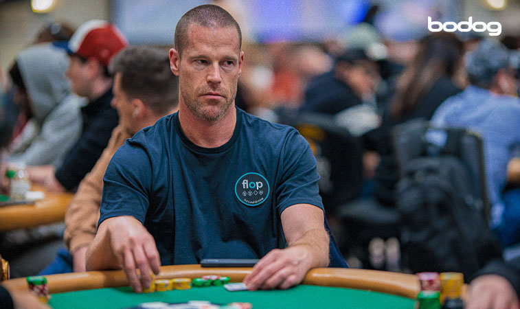 Patrick Antonius concentrado em torneio de poker