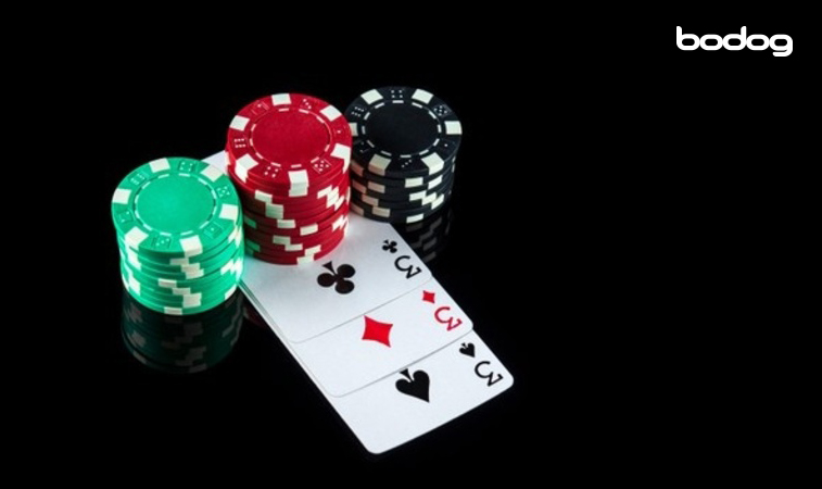 Trio de três no poker